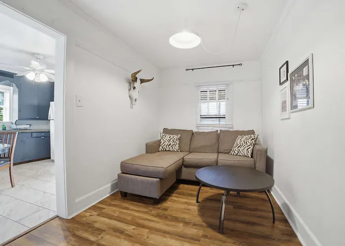 Cozy Private Heart Of Downtown